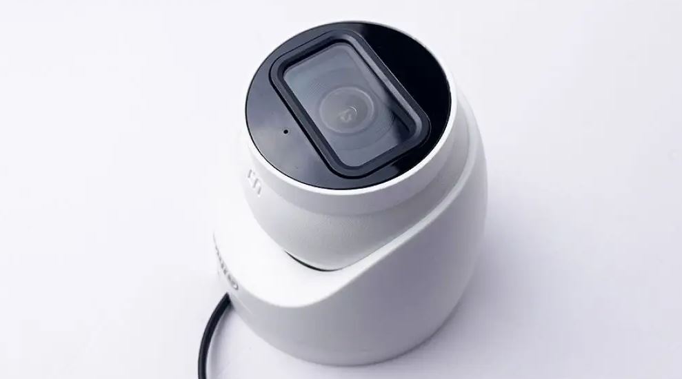 دوربین 5 مگاپیکسلی داهوا مدل HDW1500TRQP-A از لنز ثابت 3,6 میلی‌متری بهره برده است.